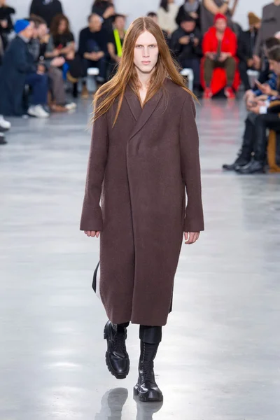 Look 32